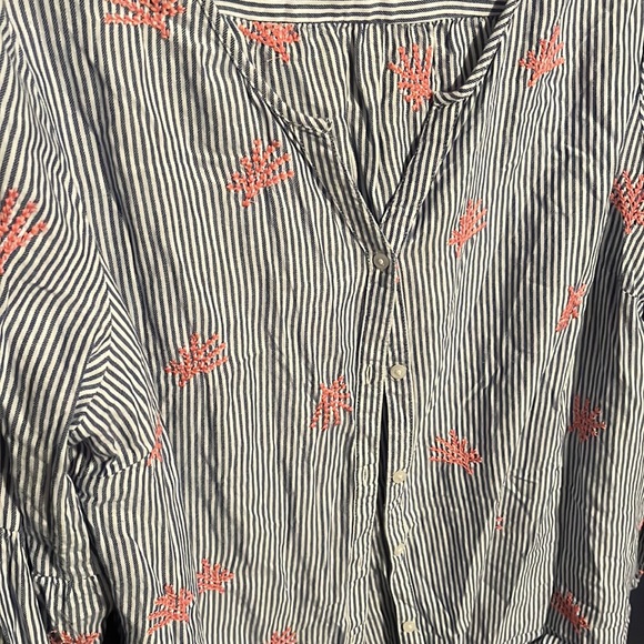 Linen button down - Picture 2 of 2